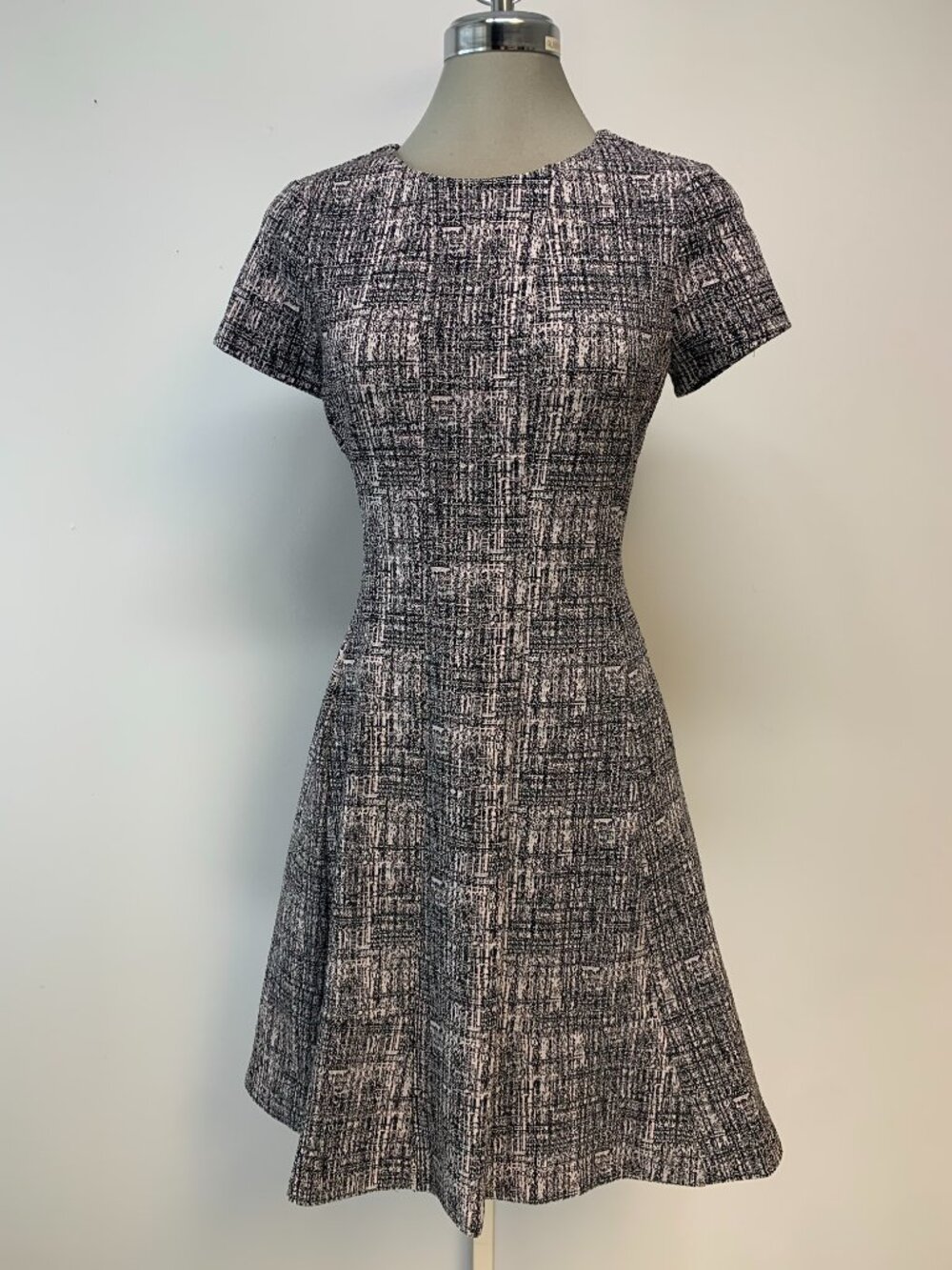 DKNY Women's Fit & Flare Black Light Pink Short Sleeve Dress Size 4 Washable